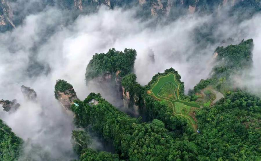 Witness stunning scenery inside Wulingyuan Scenic Area in central China’s Hunan