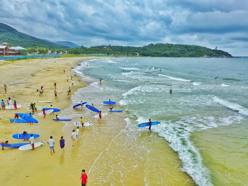 Riyue Bay in south China’s Hainan becomes surfing mecca for Chinese youngsters looking for chance to ride the waves