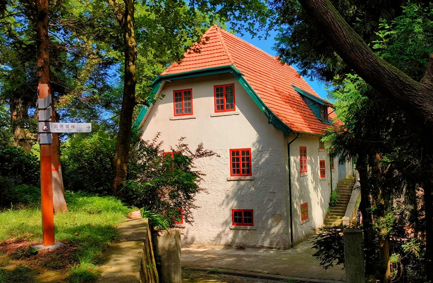 Jigongshan Mountain, an idyllic summer resort in Henan