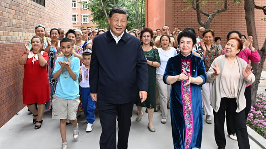 Xi visits the community of Guyuanxiang in Xinjiang