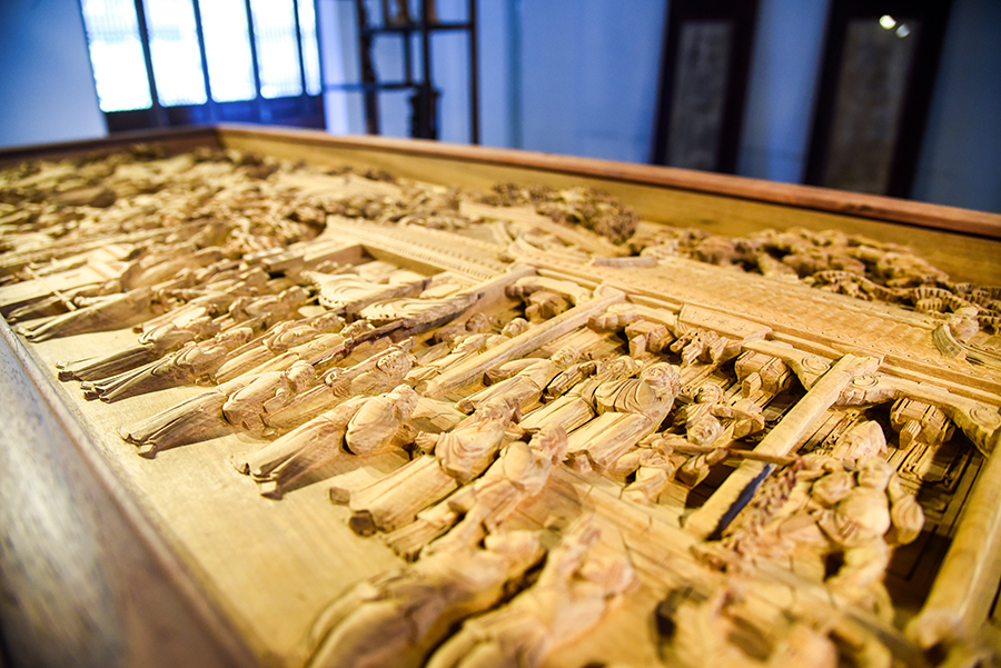 Skilled craftsman devotes 37 years to become master of traditional wood carving artform in E China’s Anhui