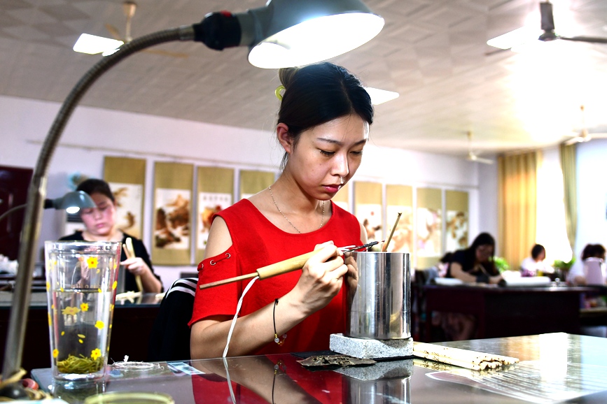 Central China’s Nanyang carries forward intangible heritage of pyrography