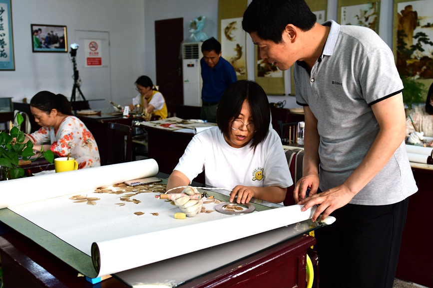 Central China’s Nanyang carries forward intangible heritage of pyrography