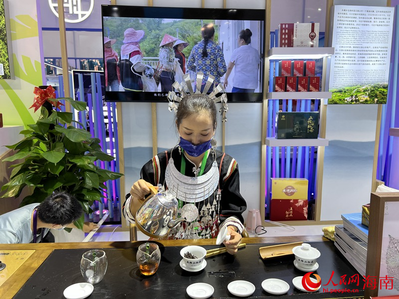Local products of Hainan gain popularity at 2nd China International Consumer Products Expo