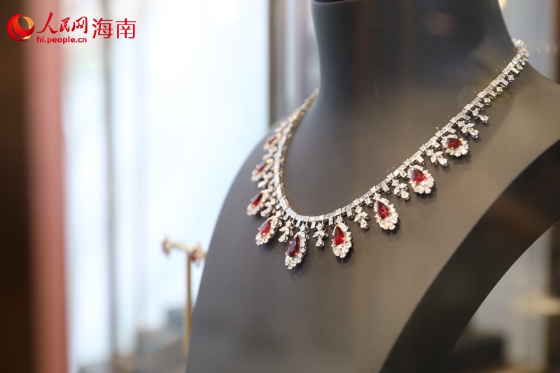 Fabulous jewelry pieces you don’t want to miss at the 2nd China International Consumer Products Expo