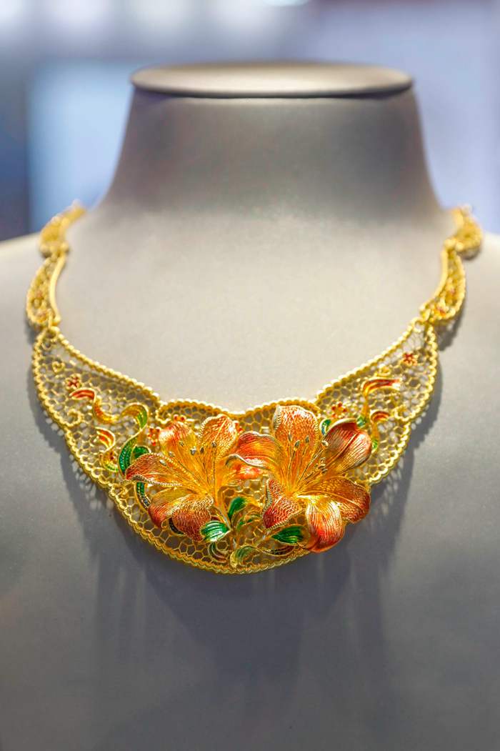 Fabulous jewelry pieces you don’t want to miss at the 2nd China International Consumer Products Expo