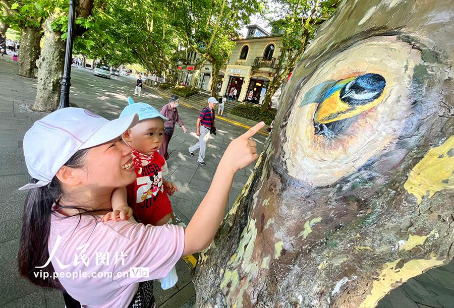 Scenic area in China’s Jiangxi covers tree wounds with paintings of cute animals