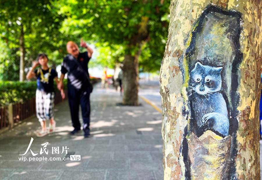 Scenic area in China’s Jiangxi covers tree wounds with paintings of cute animals