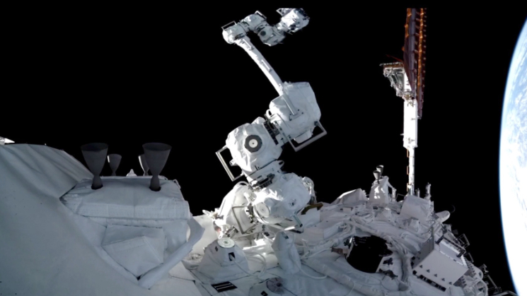Small robotic arm of Wentian lab module completes in-orbit tests