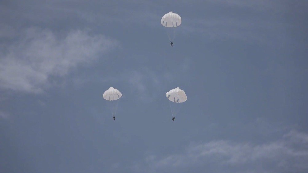 Female special forces soldiers undergo 1,000 meter parachute exercise