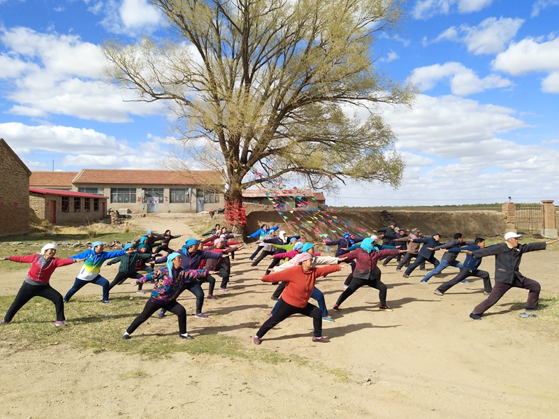 Yoga injects vitality into village in north China’s Hebei Province