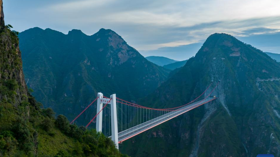 Yuxi-Chuxiong Expressway opens to traffic in SW China's Yunnan