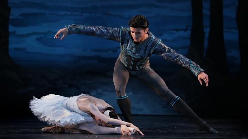 Feature: Chinese ballet prince shines on top western stage