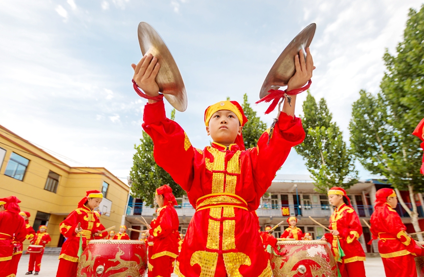 Schools introduce intangible cultural heritage to students in Anyang, central China's Henan