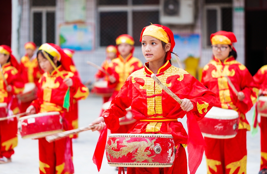 Schools introduce intangible cultural heritage to students in Anyang, central China's Henan