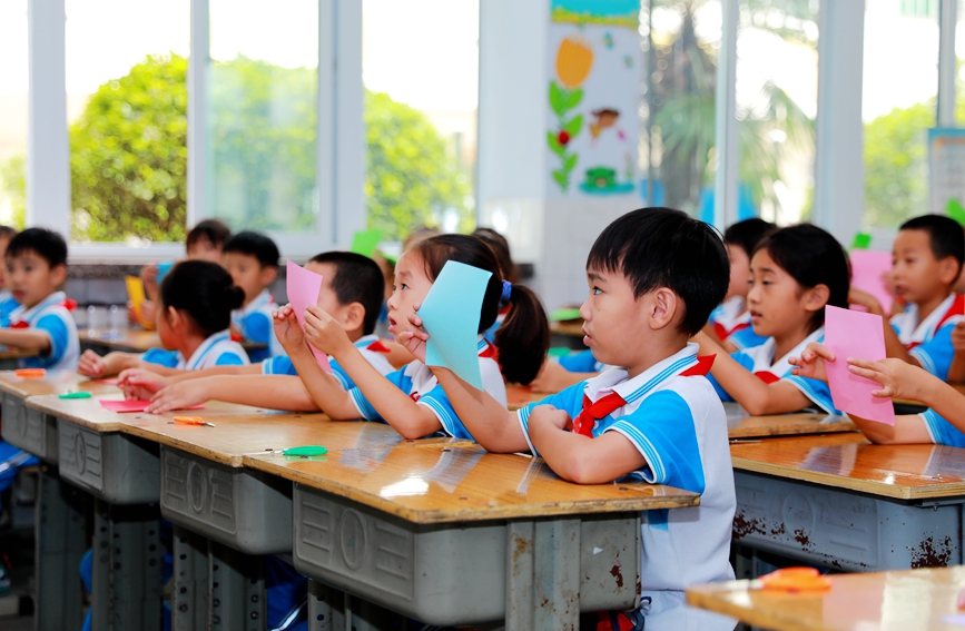 Schools introduce intangible cultural heritage to students in Anyang, central China's Henan