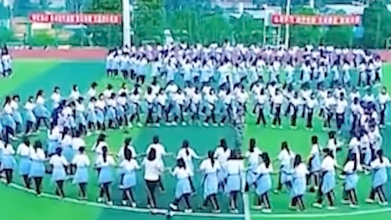 Students perform folk dance in Kunming, Yunnan Province