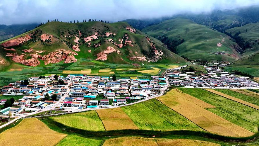 Autumn scenery of Qilian Mountains