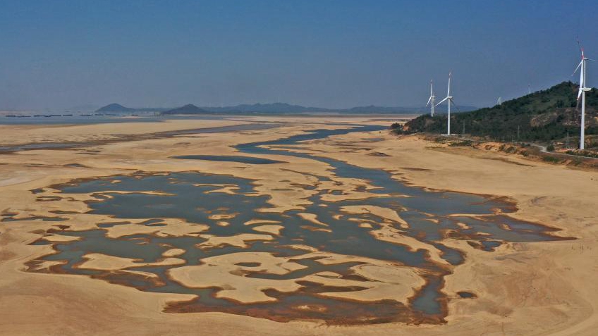 China's largest freshwater lake sees extremely low water level