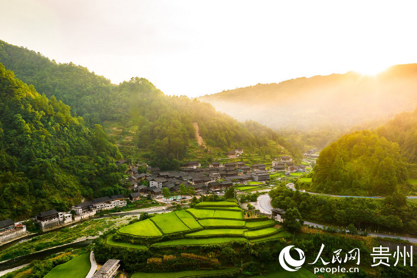 Explore beauty of traditional Miao village in SW China's Guizhou