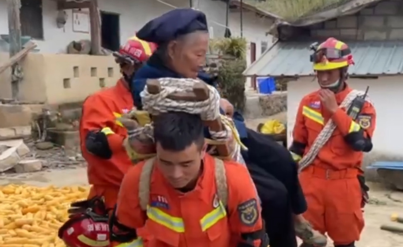Firefighters evacuate earthquake victim with improvised harness