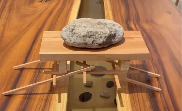 Building a tiny but sturdy arch bridge with nine wooden sticks