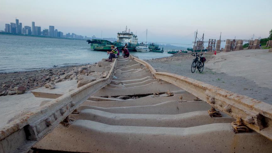 Yangtze River drought reveals ancient railway tracks in Wuhan