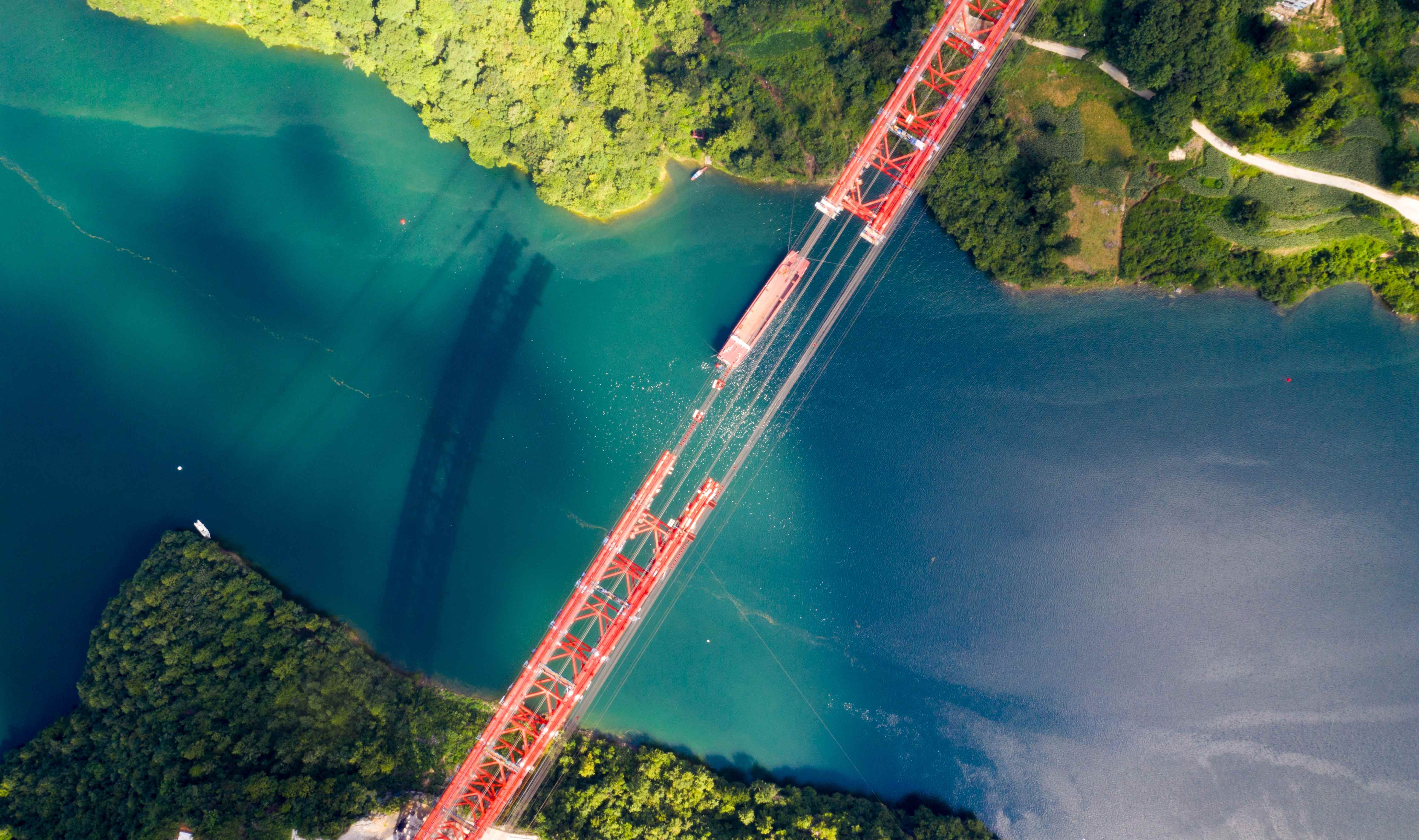 Railway bridge spans Wujiang River in Guizhou