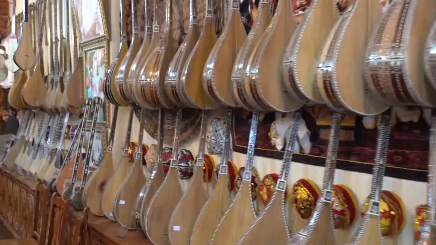 Beauty of intangible cultural heritage in Xinjiang's Aksu: Uygur musical instrument making technique