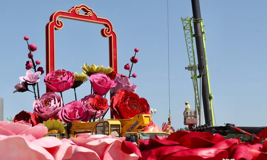 National Day gets underway with huge flower basket