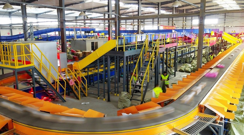 China sees rapid development of logistics equipment manufacturing