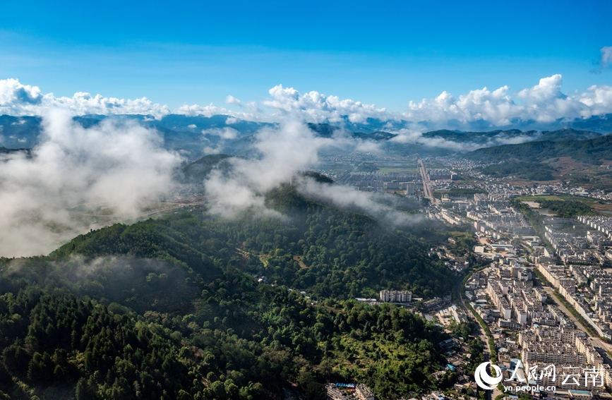 Spectacular sea of clouds appears at Pu'er Mountain in SW China's Yunnan for first time this year