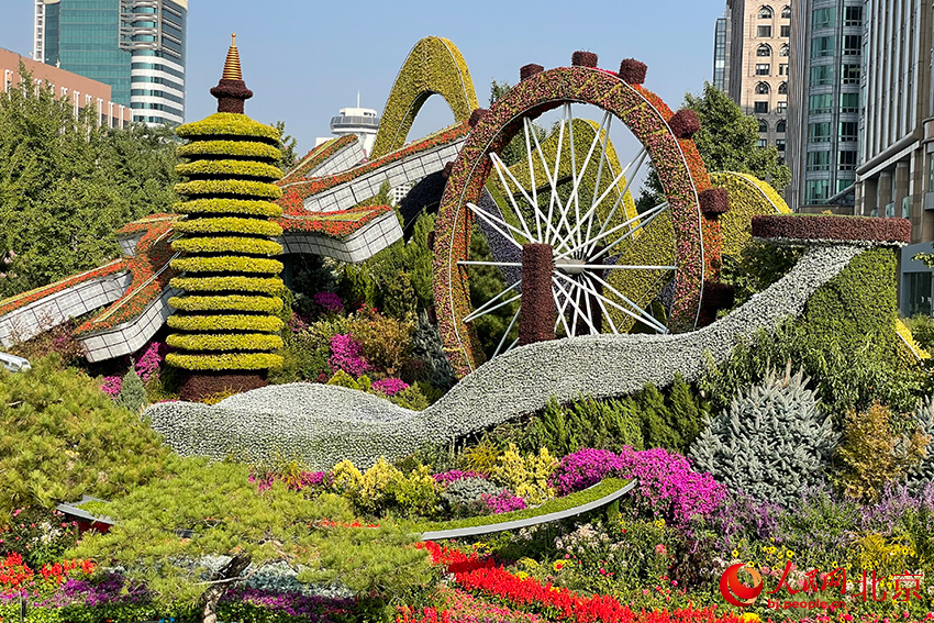 Themed flower terraces arranged for National Day in Beijing