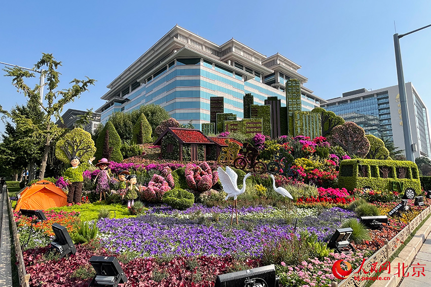 Themed flower terraces arranged for National Day in Beijing