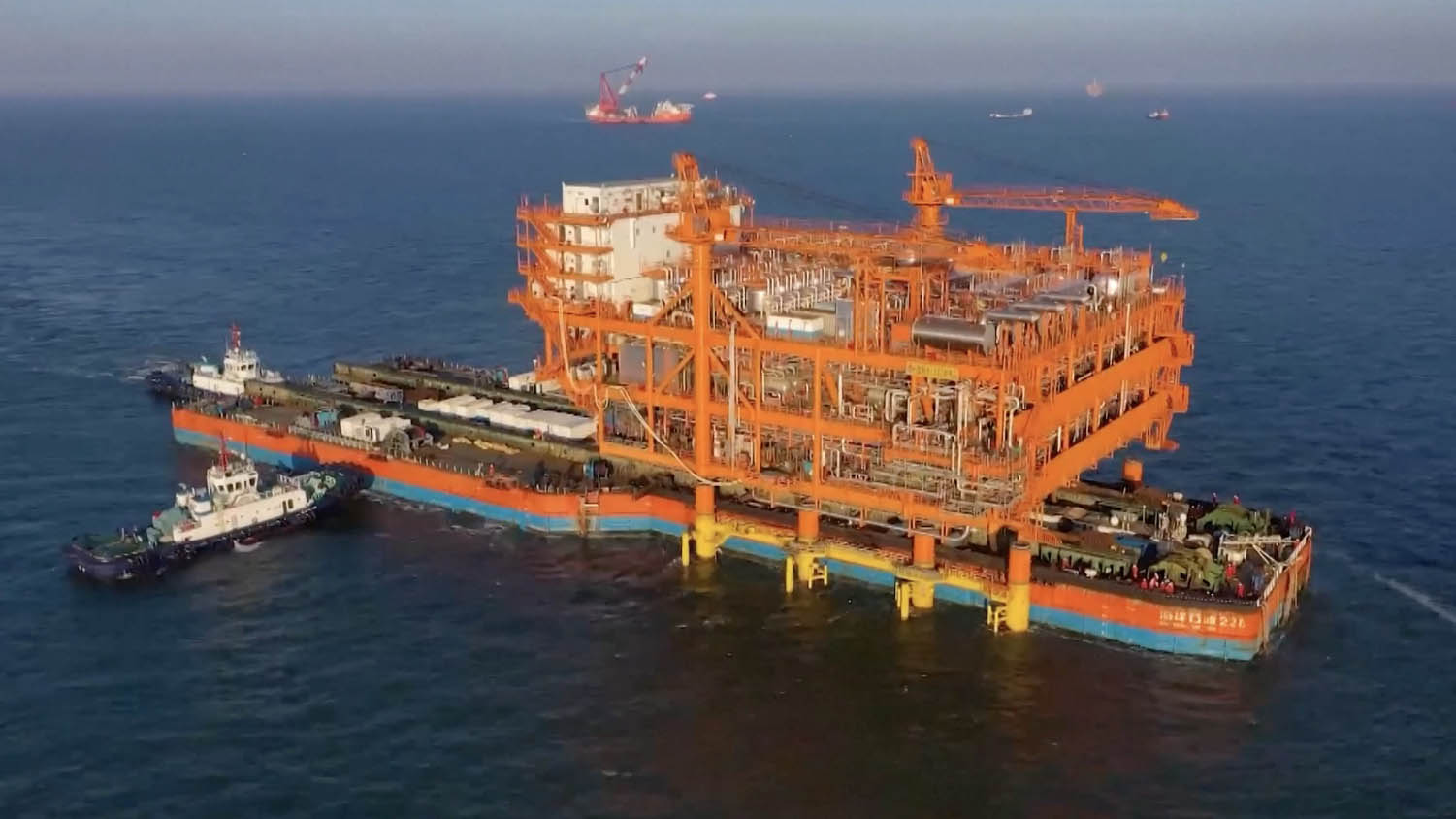 Major Chinese offshore oil platform completes floatover installation