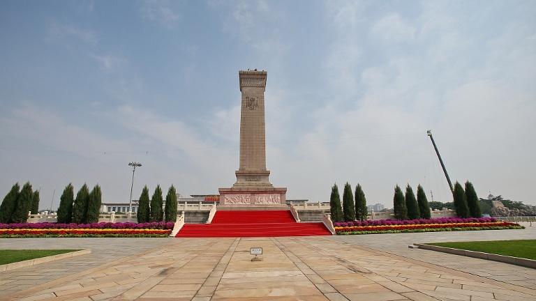 Xi honors fallen soldiers