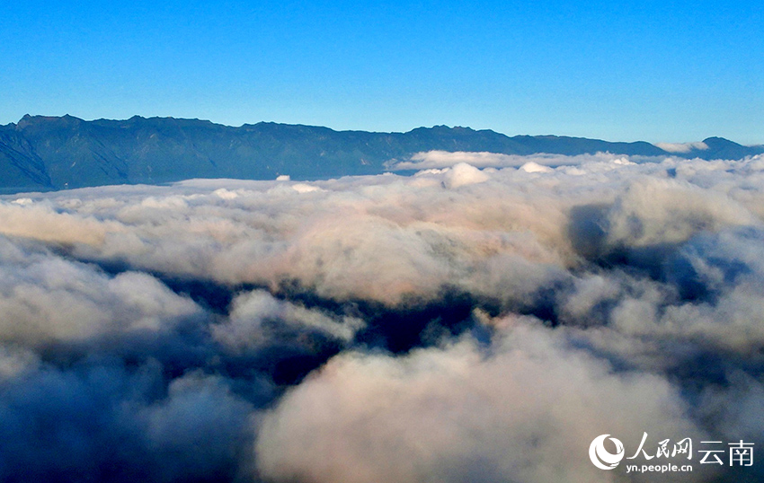 In pics: Iridescent clouds appear in Dali, SW China's Yunnan