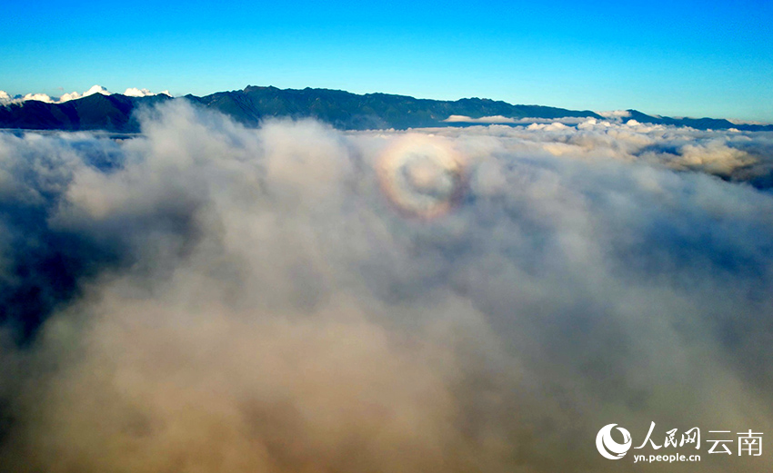 In pics: Iridescent clouds appear in Dali, SW China's Yunnan