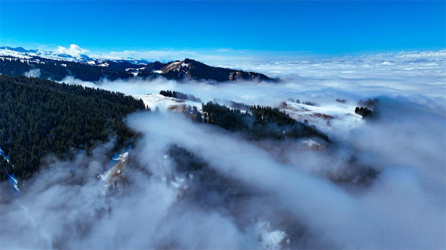 Snow turns Duolang Canyon in China's Xinjiang into 'colorful oil painting'