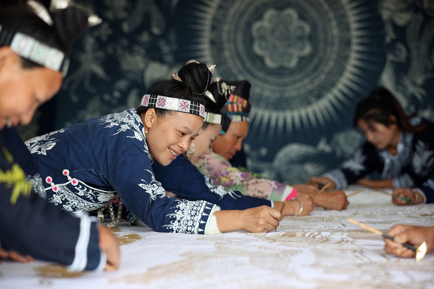 Batik workshops help increase incomes of Miao women in SW China's Guizhou