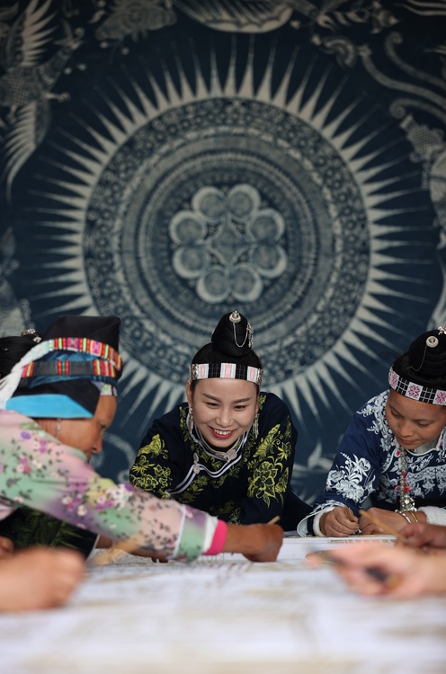 Batik workshops help increase incomes of Miao women in SW China's Guizhou