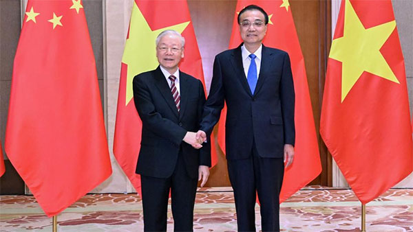 Chinese premier meets with Vietnam's communist party chief