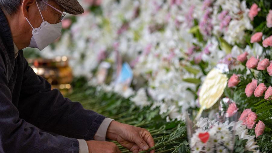 People mourn victims died in Seoul Halloween stampede