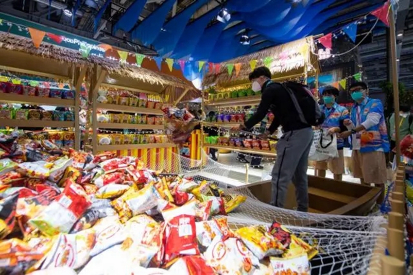 Foods from all over the world displayed at 5th CIIE