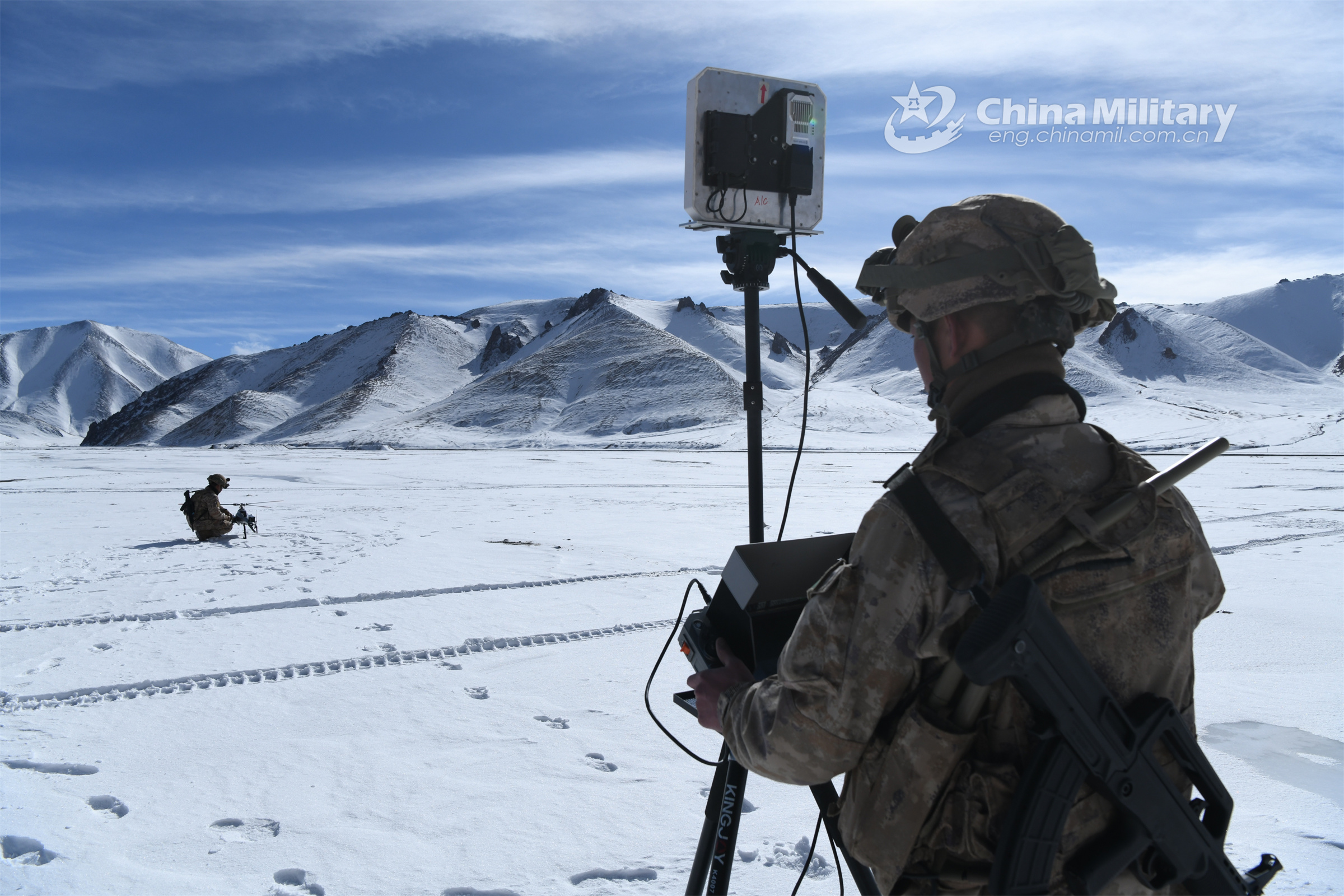 PLA soldiers practice reconnaissance skills in snowfield