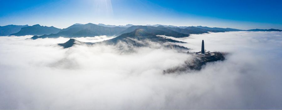 In pics: sea of clouds in N China's Shanxi Province