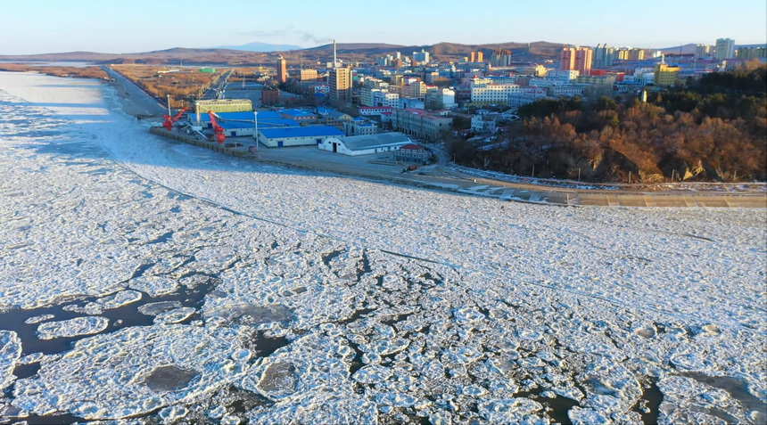 In pics: floating ice appears in Fuyuan, NE China's Heilongjiang