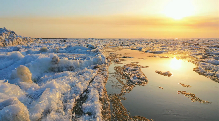 In pics: floating ice appears in Fuyuan, NE China's Heilongjiang