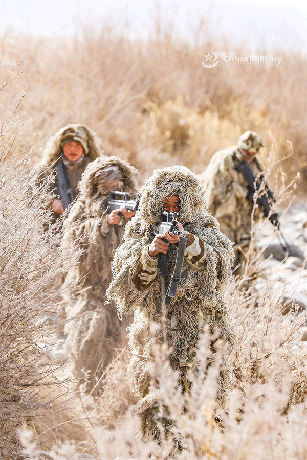 Soldiers conduct reconnaissance in combat training exercise