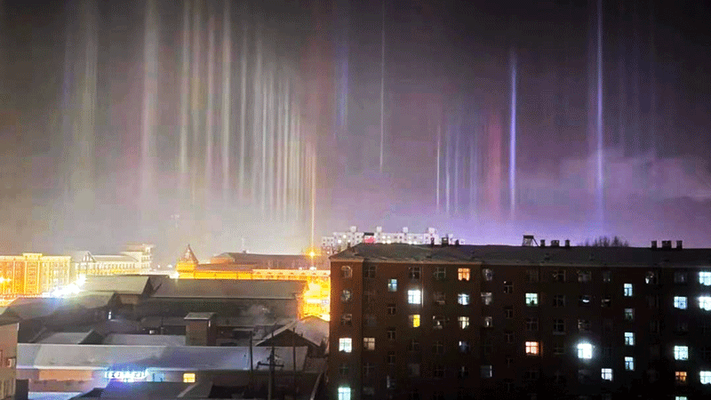 Colorful light beams appear in skies of Inner Mongolia